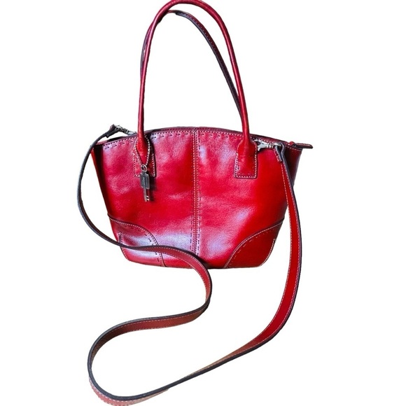 Fossil’s Vintage Genuine Crimson Red Leather Zip Cross Body Hobo Satchel, ZB9018